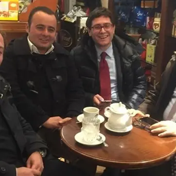 Lo sfottò politico di Censore e Luciano: «Mangialavori stai sereno, noi ci beviamo un tè»