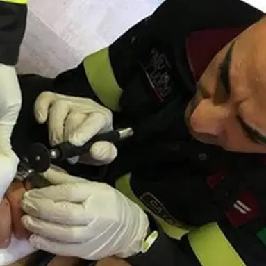 Fede nuziale incastrata al dito, intervengono i vigili del fuoco