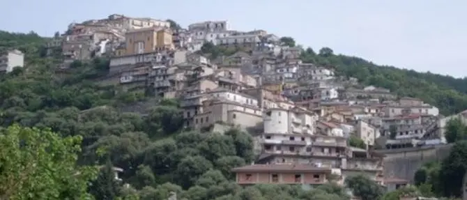 Irregolarità nella gestione di alloggi di edilizia pubblica, 10 indagati a Sorianello