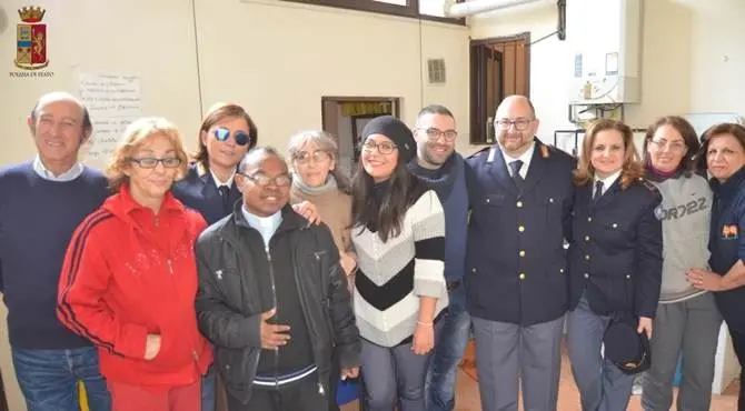 Donati alimenti per il pranzo di Natale alla mensa di Reggio