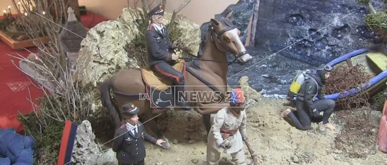 A Cosenza i presepi artigiani dedicati ai carabinieri (VIDEO)