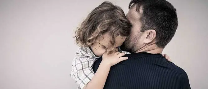 Il Natale triste dei padri allontanati dai figli, “orfani” della guerra dei Roses