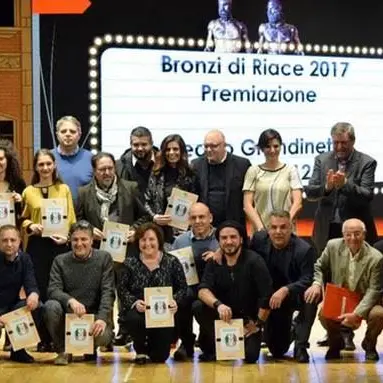 Teatro, a Lamezia premiate le compagnie vincitrici del premio “Bronzi di Riace”