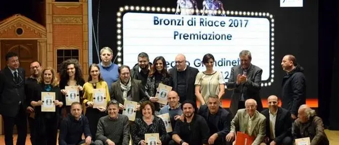 Teatro, a Lamezia premiate le compagnie vincitrici del premio “Bronzi di Riace”