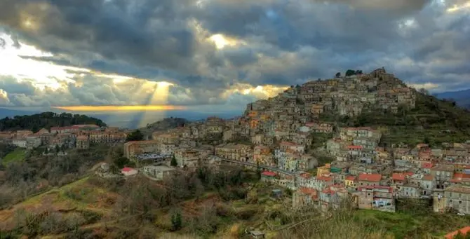 Emergenza idrica, l’appello disperato del sindaco di Tiriolo: «Non so che fare, la politica dov'è?»