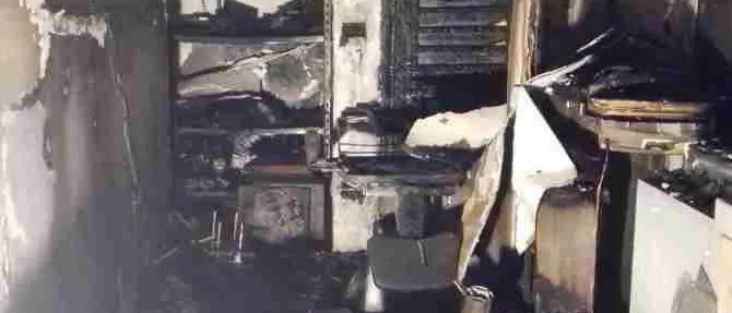 Distrutta dalle fiamme l'ottica Faga a Reggio Calabria
