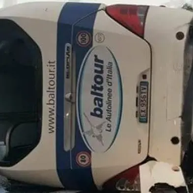 A2, autobus si ribalta nei pressi di Villa San Giovanni: 15 feriti (VIDEO)