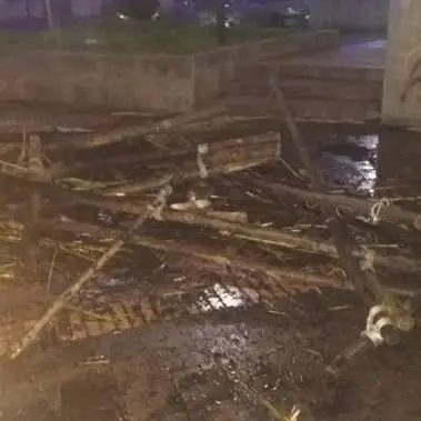Vandali in azione a Catona: in fiamme il presepe