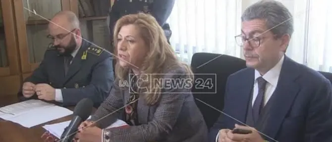 Cosenza, false fatture per accumulare denaro illecitamente: «Violate le regole della concorrenza» (INTERVISTA)