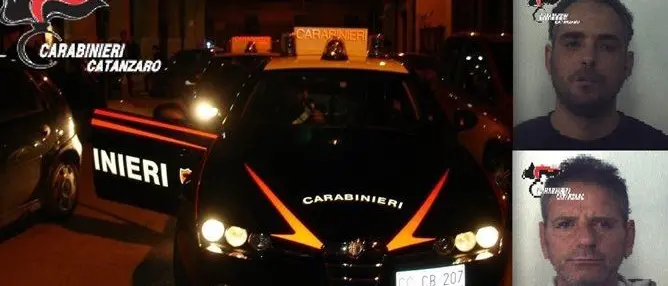 Catanzaro, sfondano la porta di casa e tentano di rapirla