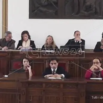 Il Comune di Reggio evita il dissesto. Falcomatà: «I gufi si possono rassegnare» (VIDEO)