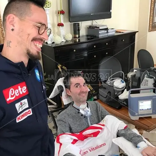 Simone realizza il suo sogno e abbraccia capitan Hamsik