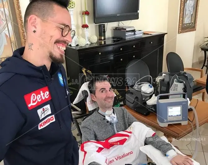 Simone realizza il suo sogno e abbraccia capitan Hamsik