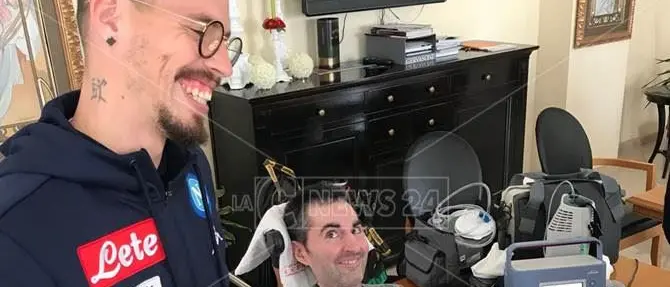 Simone realizza il suo sogno e abbraccia capitan Hamsik