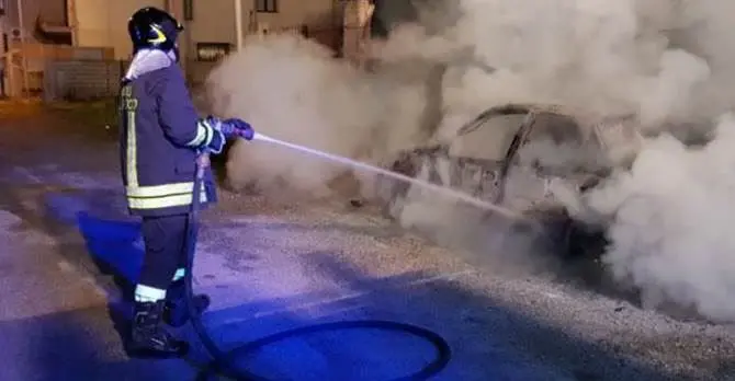 Incendio in appartamento a Reggio, intervengono i vigili del fuoco