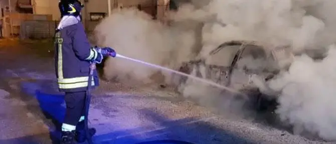 Incendio in appartamento a Reggio, intervengono i vigili del fuoco