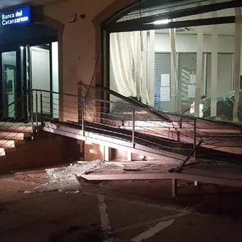 Sellia Marina, tentano di svaligiare la banca del Credito cooperativo