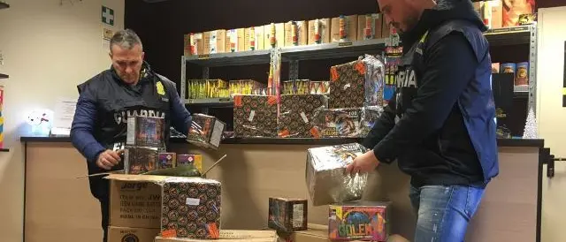 Una tonnellata di fuochi pirotecnici sequestrata in provincia di Cosenza