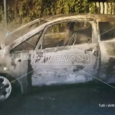 Guardavalle Marina, a fuoco auto