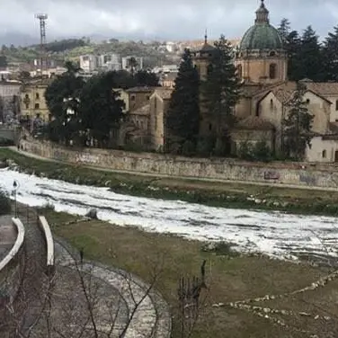 Rifiuti industriali nel fiume Busento, scatta il sequestro
