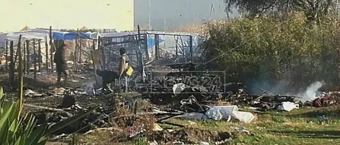 San Ferdinando, a fuoco baracche di migranti