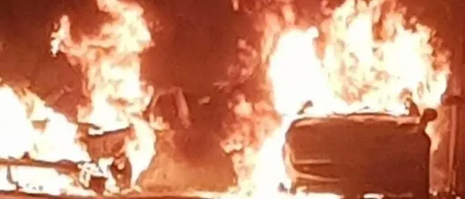 Notte di fuoco nel Vibonese, in fiamme otto mezzi