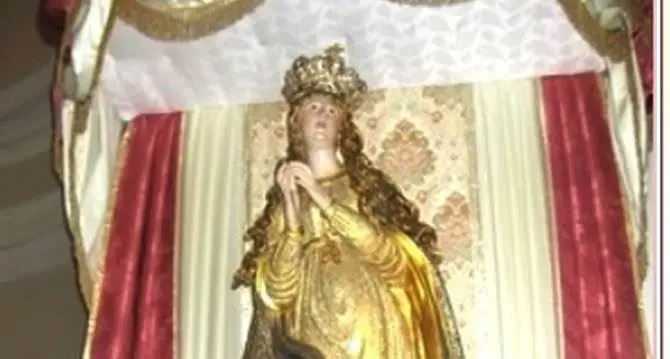 Sottraggono la corona alla Madonna, fedeli indignati