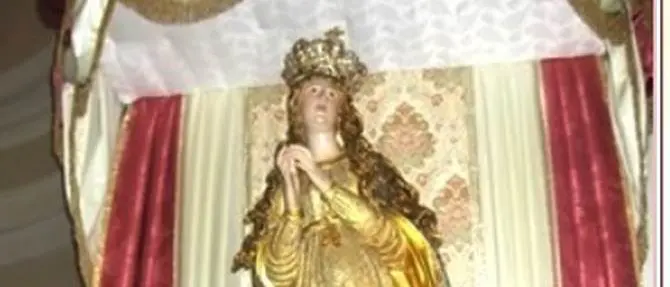 Sottraggono la corona alla Madonna, fedeli indignati