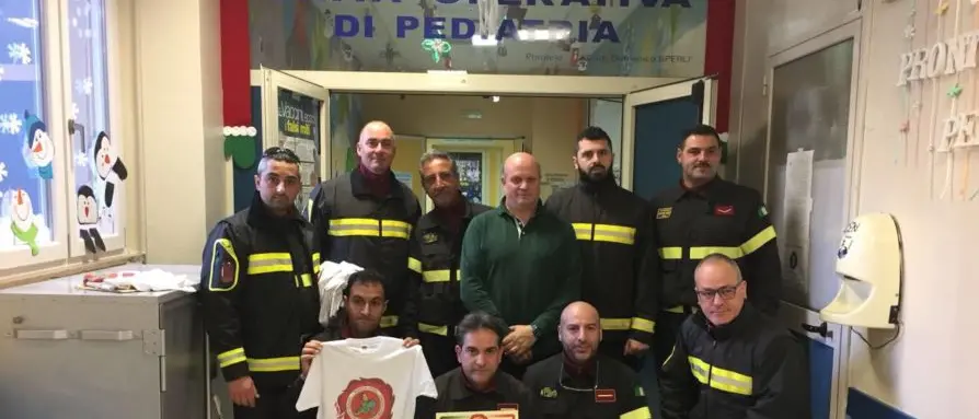 Pompieri in corsia nel giorno della Befana