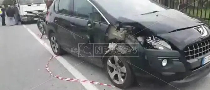 Ennesima tragedia sulla Ss 106, giovane madre travolta e uccisa da un'auto