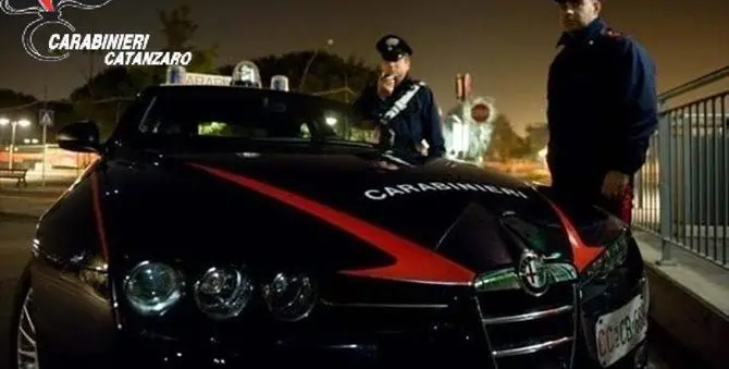 Catanzaro, minacce e estorsioni per farsi pagare la droga: smantellata banda