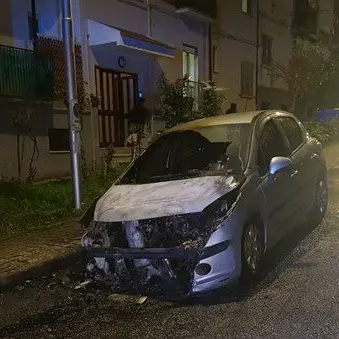 Notte di fuoco a Catanzaro, date alle fiamme due auto