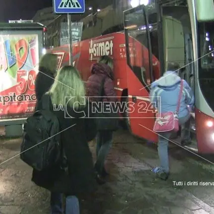 Treni ancora fermi, l’odissea dei pendolari a 40 giorni dall’incidente in galleria (VIDEO)