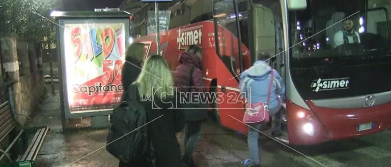 Treni ancora fermi, l’odissea dei pendolari a 40 giorni dall’incidente in galleria (VIDEO)