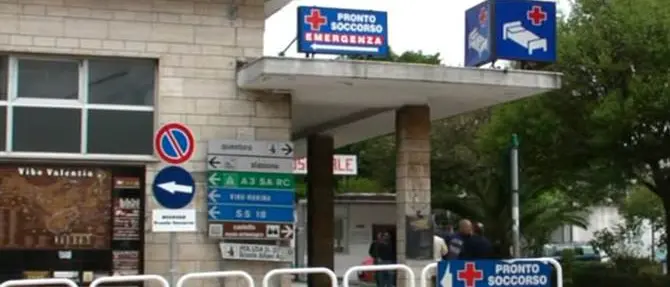 Vibo Valentia, morte sospetta all'ospedale: disposta autopsia