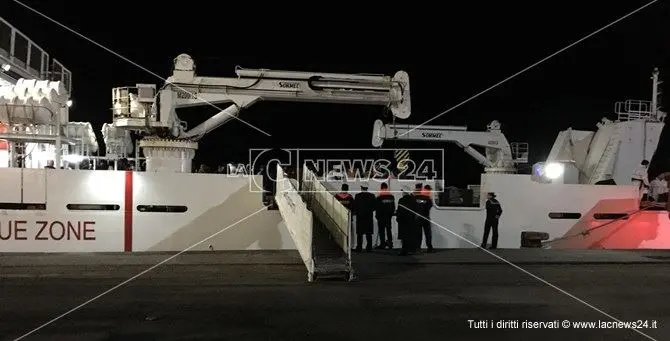 Sbarco a Crotone: 277 profughi, tra cui 70 minori, soccorsi nel mar Ionio