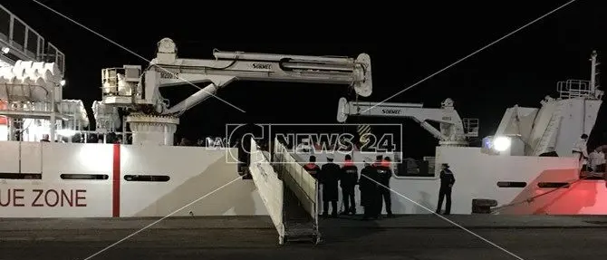 Sbarco a Crotone: 277 profughi, tra cui 70 minori, soccorsi nel mar Ionio