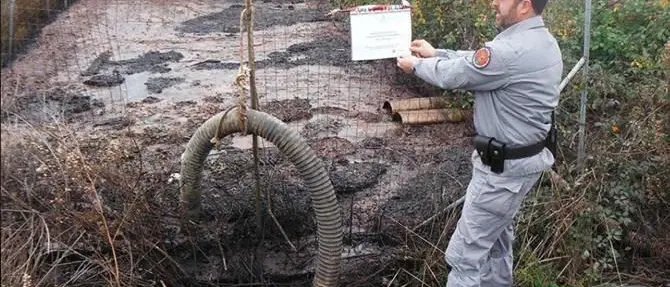 Acque nere in due torrenti, denunciato proprietario di un frantoio