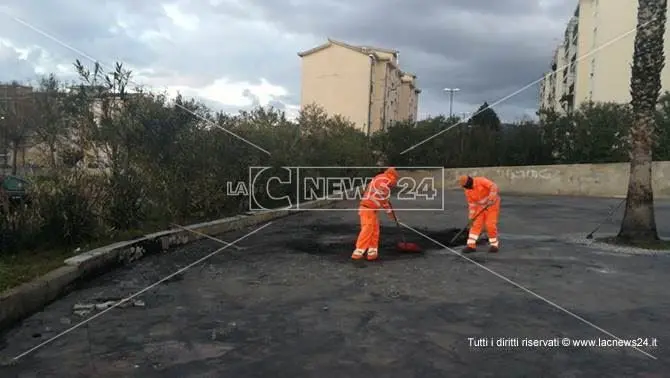 Reggio Calabria, sotto auto incendiata rinvenuto cadavere carbonizzato (NOME)