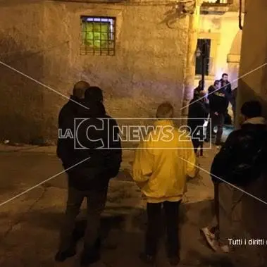 Crotone, giovane ucciso in centro: si costituisce 57enne (VIDEO)