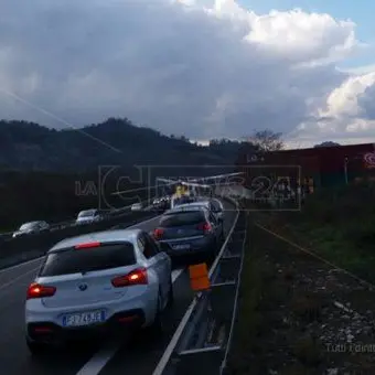Catanzaro, maxi-tamponamento sulla Ss280: sette feriti. Due gravi