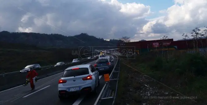 Catanzaro, maxi-tamponamento sulla Ss280: sette feriti. Due gravi