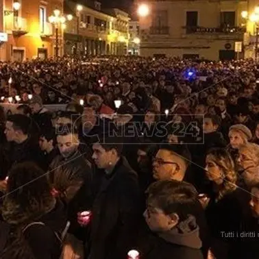 Crotone, fiaccole accese per ricordare Giuseppe