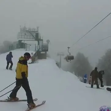 Tanta neve in Sila, è boom di presenze sulle piste da sci (VIDEO)