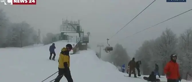 Tanta neve in Sila, è boom di presenze sulle piste da sci (VIDEO)