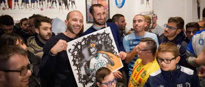 Artista calabrese firma un’opera dedicata al calciatore Chiellini