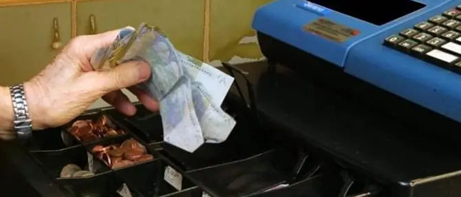 Rossano, simula una rapina dopo aver speso i soldi in slot machine