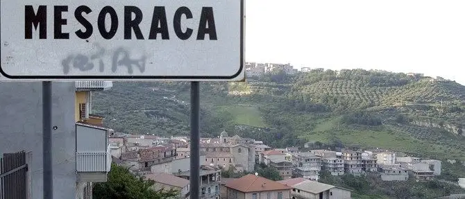 Mesoraca, un morto a causa del vento: era salito sul tetto per verificare i danni