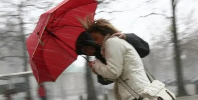 Tempesta di vento sulla Calabria, i consigli della Protezione civile