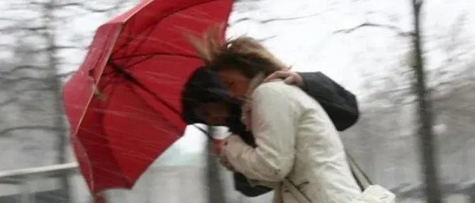 Tempesta di vento sulla Calabria, i consigli della Protezione civile